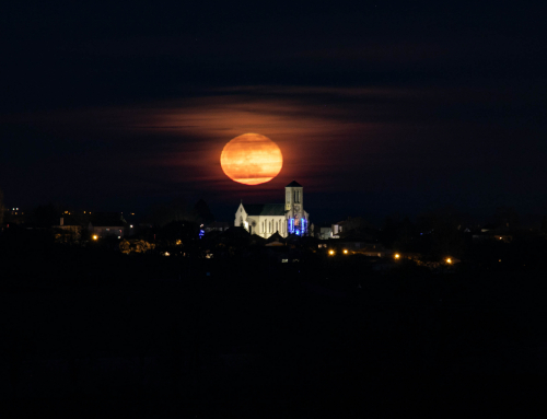 Lever de pleine lune sur Saint Malô du Bois